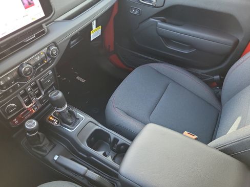 New 2025 Jeep Gladiator Rubicon w/ Convenience Group image 15