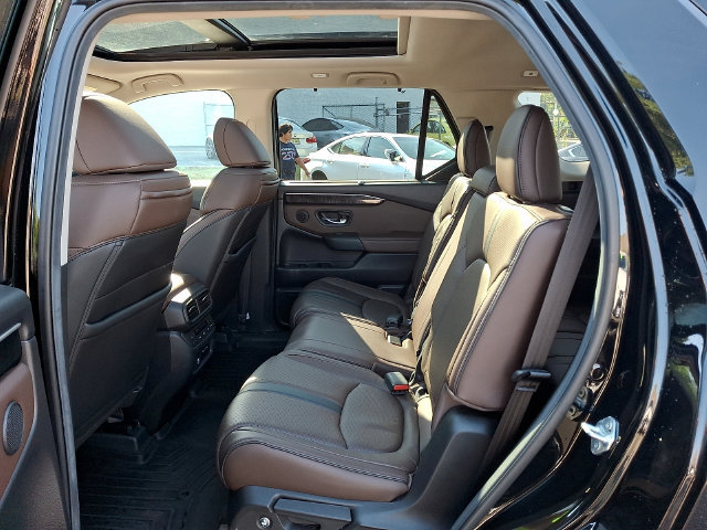 Used 2025 Honda Pilot Elite image 10