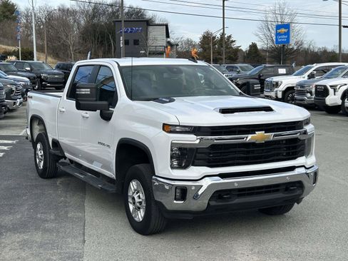 Used 2025 Chevrolet Silverado 2500 LT w/ Safety Package AWD/4WD image 1
