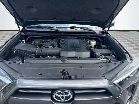 Used 2020 Toyota 4Runner SR5 RWD image 33