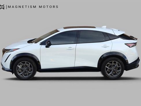 Used 2023 Nissan Ariya AWD image 3