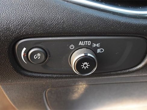 Used 2020 Chevrolet Malibu Premier image 25