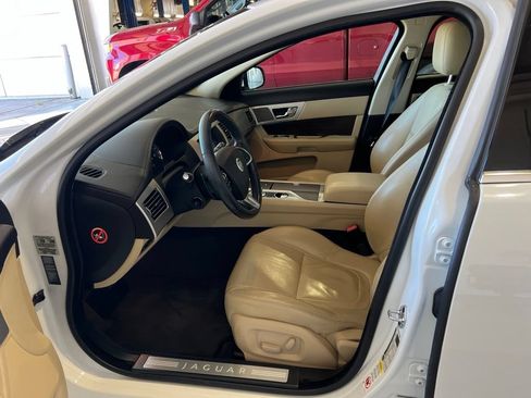 Used 2012 Jaguar XF RWD image 5