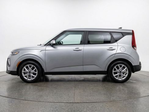 Used 2025 Kia Soul LX w/ LX Technology Package image 5