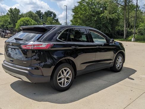 Used 2023 Ford Edge SEL w/ Convenience Package AWD/4WD image 3