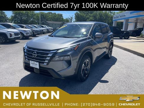 Used 2024 Nissan Rogue SV AWD/4WD image 3