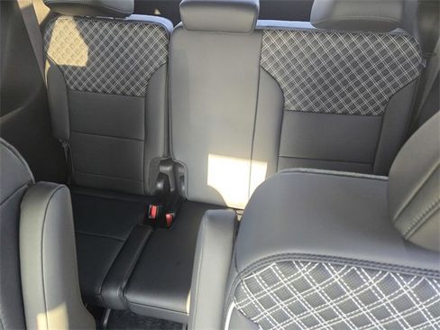 New 2026 GMC Acadia Denali w/ Super Cruise Package image 9