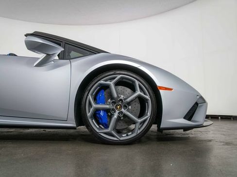 Used 2023 Lamborghini Huracan EVO RWD image 11