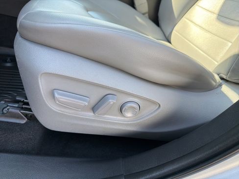 Used 2022 Toyota Highlander XLE image 27