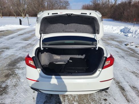 Used 2018 Honda Accord Touring image 10