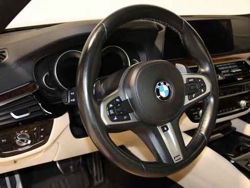 Used 2018 BMW M550i xDrive image 40