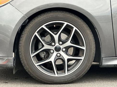 Used 2015 Ford Focus SE w/ SE Sport Package image 21