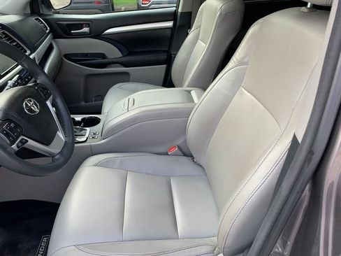 Used 2016 Toyota Highlander XLE FWD image 17
