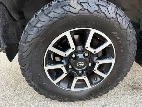 Used 2017 Toyota Tundra SR5 image 9