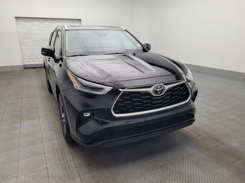Used 2021 Toyota Highlander XLE image 14