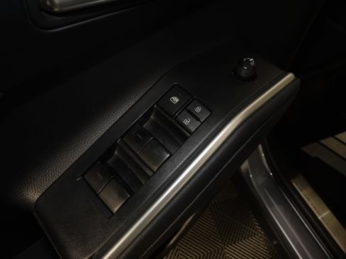 Used 2023 Toyota Highlander L image 49