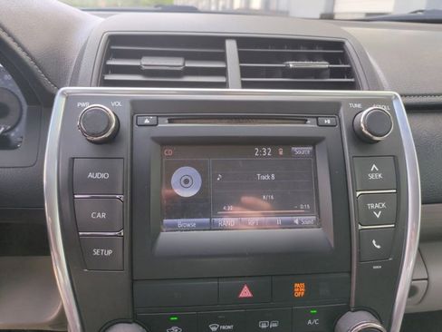 Used 2017 Toyota Camry LE image 14