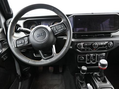 Used 2024 Jeep Gladiator Sport AWD/4WD image 13