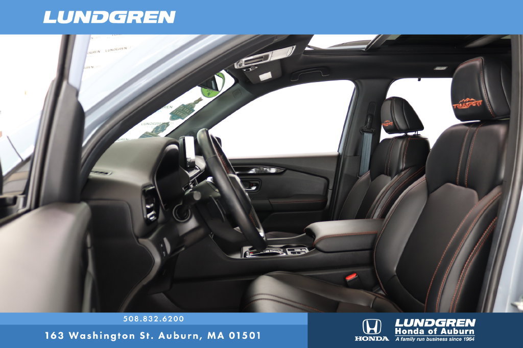 Used 2025 Honda Pilot TrailSport image 13