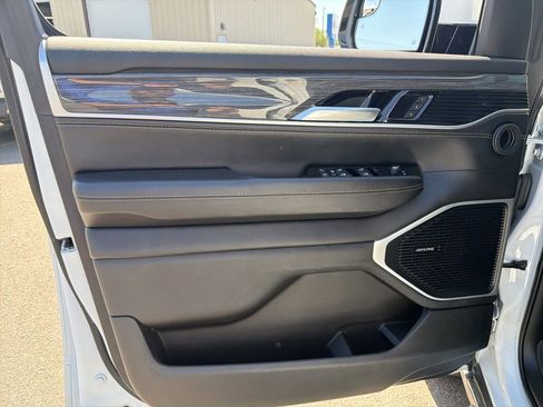 Used 2022 Jeep Wagoneer Series III w/ Convenience Group I image 12