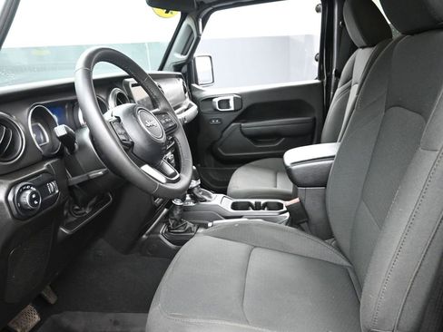 Used 2023 Jeep Gladiator Sport AWD/4WD image 16