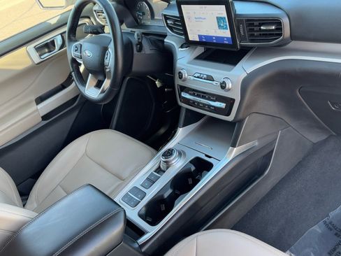 Used 2023 Ford Explorer XLT w/ Equipment Group 202A image 9