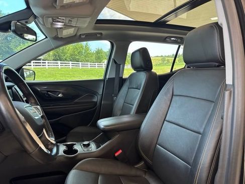 Used 2021 GMC Terrain SLT w/ Infotainment Package II AWD/4WD image 3