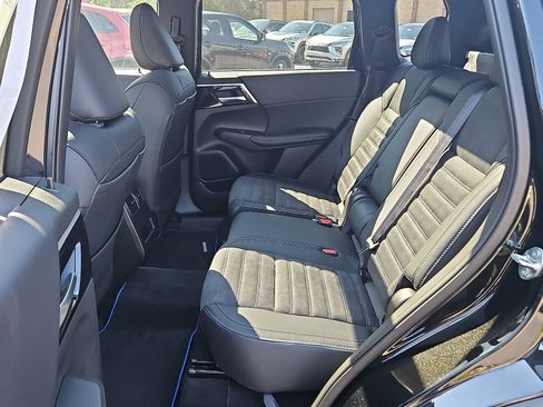New 2025 Mitsubishi Outlander SE image 5