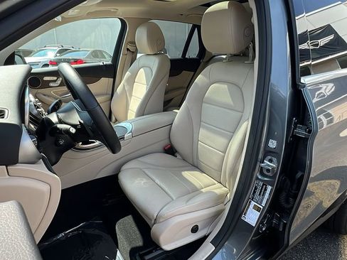 Used 2022 Mercedes-Benz GLC 300 4MATIC image 26