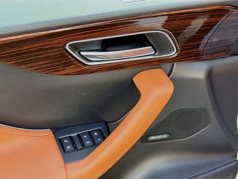 Used 2018 Jaguar F-PACE Portfolio image 23