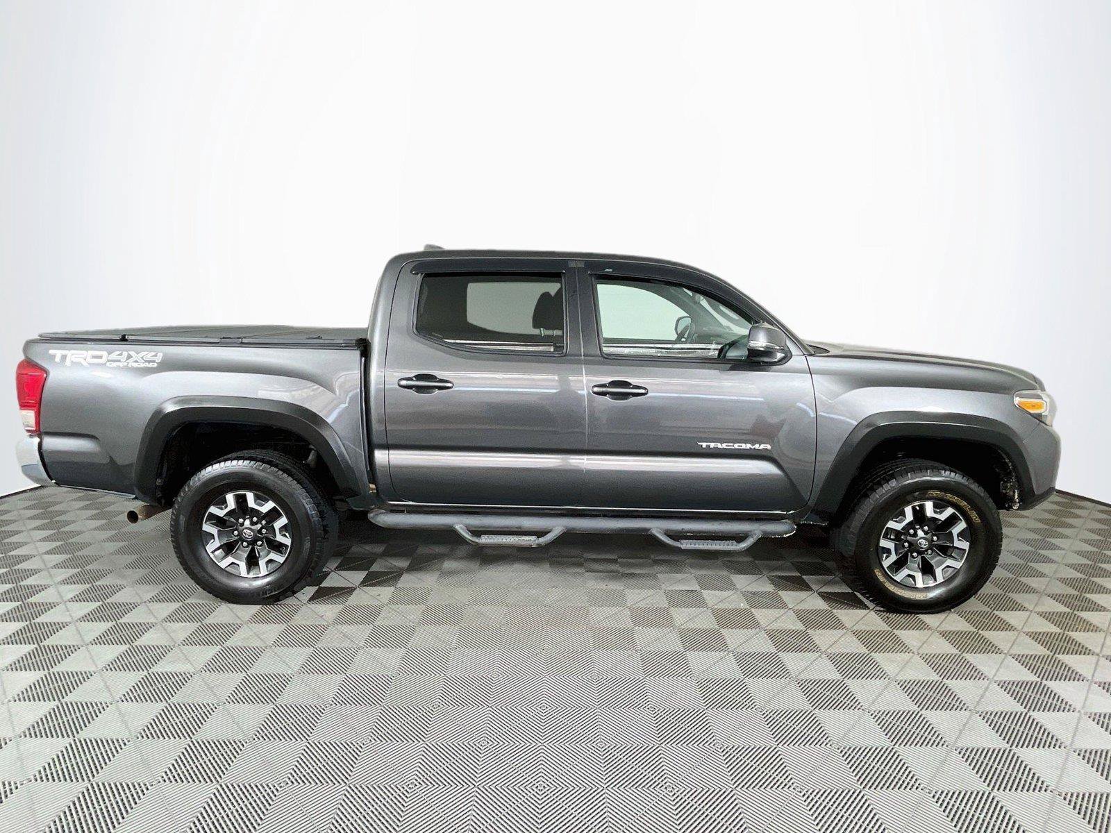 Used 2016 Toyota Tacoma TRD Off-Road w/ Towing Package AWD/4WD image 10