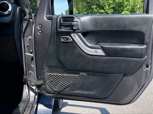 Used 2018 Jeep Wrangler Unlimited Sahara AWD/4WD image 25