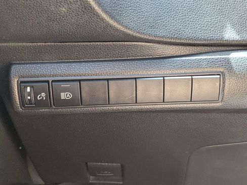 Used 2025 Toyota Corolla LE FWD image 18