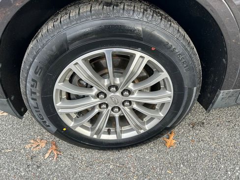 Used 2017 Cadillac XT5 Luxury w/ Driver Awareness Package image 12