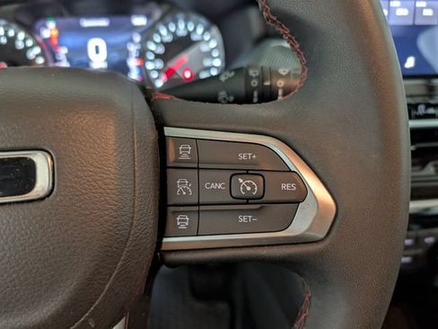 Used 2025 Jeep Compass Trailhawk AWD/4WD image 17