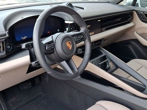 New 2025 Porsche Macan 4 Electric AWD/4WD image 4