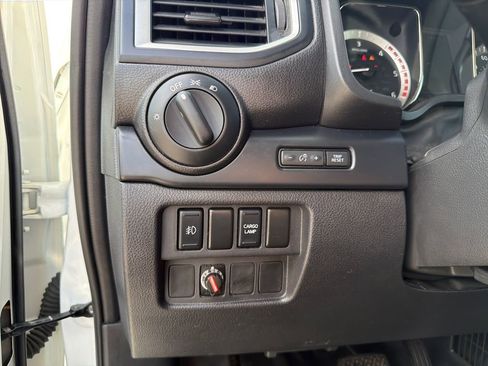 Used 2019 Nissan Titan S image 36