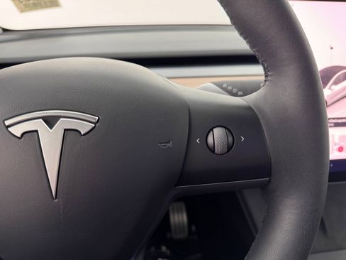 Used 2024 Tesla Model Y Performance image 25