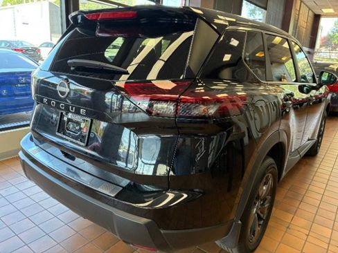 Used 2026 Nissan Rogue SV FWD image 10