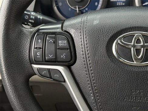 Used 2020 Toyota Sienna L image 12