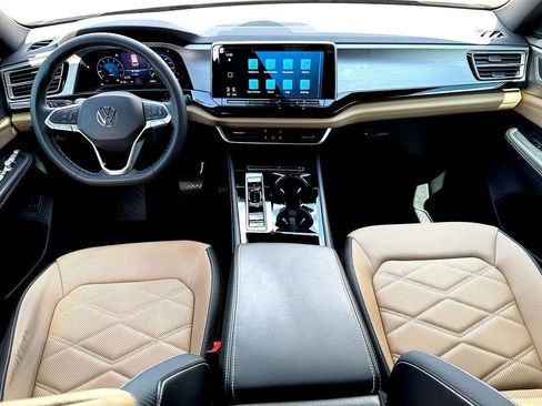 Certified 2024 Volkswagen Atlas Cross Sport SE w/ Panoramic Sunroof Package FWD image 28