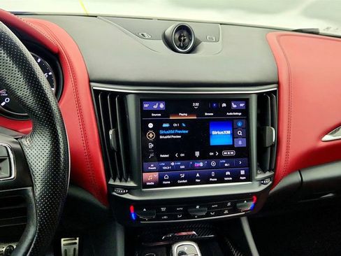 Used 2022 Maserati Levante Trofeo image 18