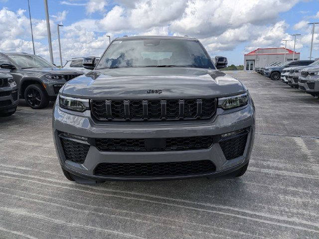 New 2027 Jeep Grand Cherokee Limited w/ Limited Altitude Package RWD image 9