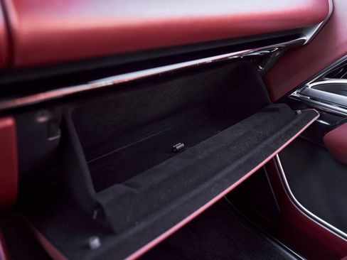 Used 2025 Land Rover Range Rover SE image 75