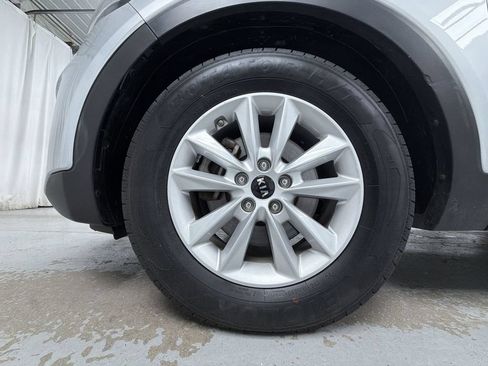 Used 2019 Kia Sorento AWD V6 image 12