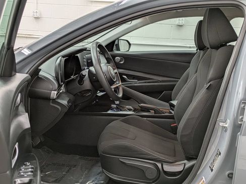 Used 2023 Hyundai Elantra SEL FWD image 4