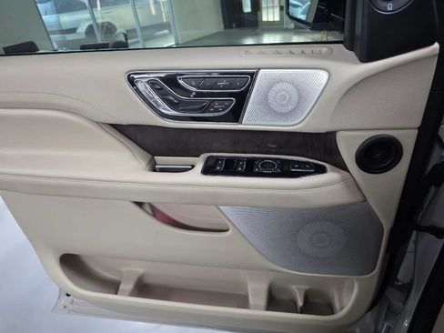 Used 2019 Lincoln Navigator Reserve AWD/4WD image 11