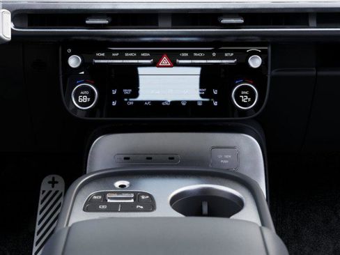 New 2026 Hyundai Ioniq 9 Calligraphy image 16