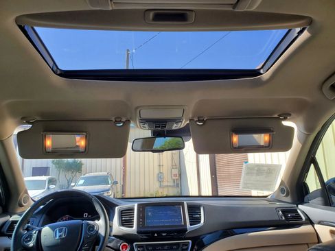 Used 2017 Honda Pilot Elite image 53
