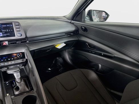 Certified 2025 Hyundai Elantra Sport FWD image 22